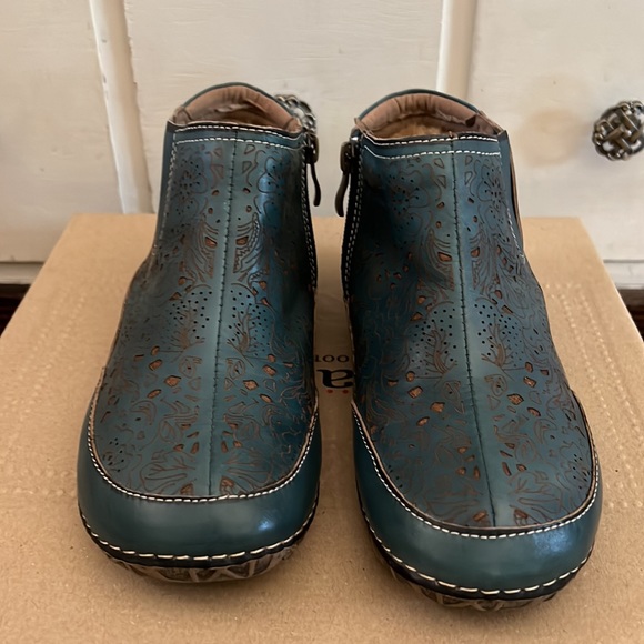 L'Artiste by Spring Step-LIBOOTIE turquoise floral etching faux leather/fur-6 - Picture 3 of 10